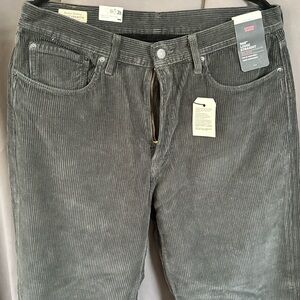 568 Levi's Men's Gray Corduroy Relaxed Jeans